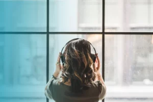 Lunettes PSIO vs casque de relaxation : quelle solution choisir pour une détente profonde ?
